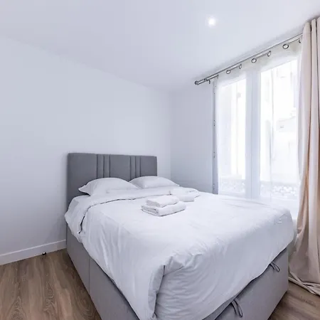 Chic 4-star Only 10 Minutes From Le Marais Apartment Paris
